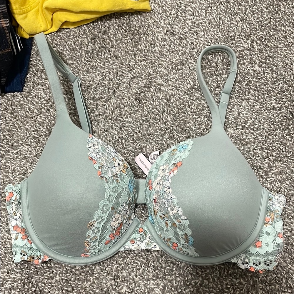 Elegant Lace Trimmed Push Up Bra